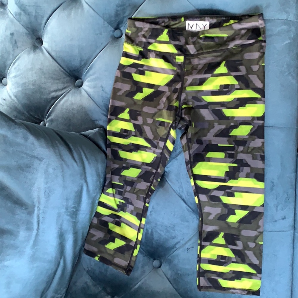 MNY Andrew Marc Performance Capri leggings
